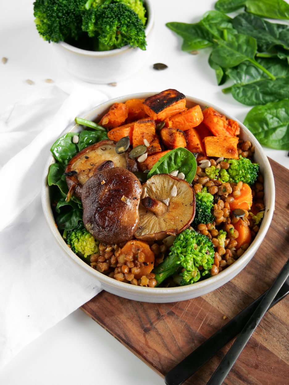 Linsensalat mit Gemüse und Shiitake-Pilzen